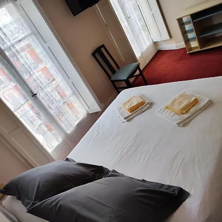 Du Rocher Hotel