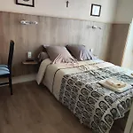 Hotel Du Rocher 2*